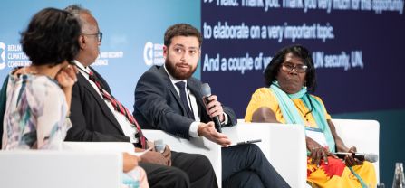 From left to right, Janani Vivekananda (Head of Programme Climate Diplomacy and Security, adelphi), H.E. Mohamed Abdi Ware (Deputy Executive Secretary, Inter-Governmental Authority on Development, IGAD), H.E. Vahan Kostanyan (Deputy Minister of Foreign Affairs of Armenia) and Helen Hakena (Co-founder, Leitana Nehan Women's Development Agency) Male speaker of second panel speaking into the mic