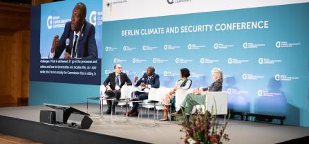 From left to right, Ahmed Hussein (Deputy Chief of Mission of the Permanent Mission of the Arab Republic of Egypt in Addis Ababa & Representative of the AU Peace and Security Council), Colonel Sheku Tejan Sesay (African Union Commission), Janani Vivekananda (Head of Programme Climate Diplomacy and Security, adelphi) and Róisín Drury-Tully (Service for Foreign Policy Instruments (FPI), European Commission) Breakoutsession at BCSC2024, participants discussing